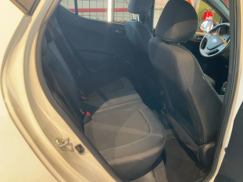 Hyundai i10 1.0 Passion — zdjęcie 14