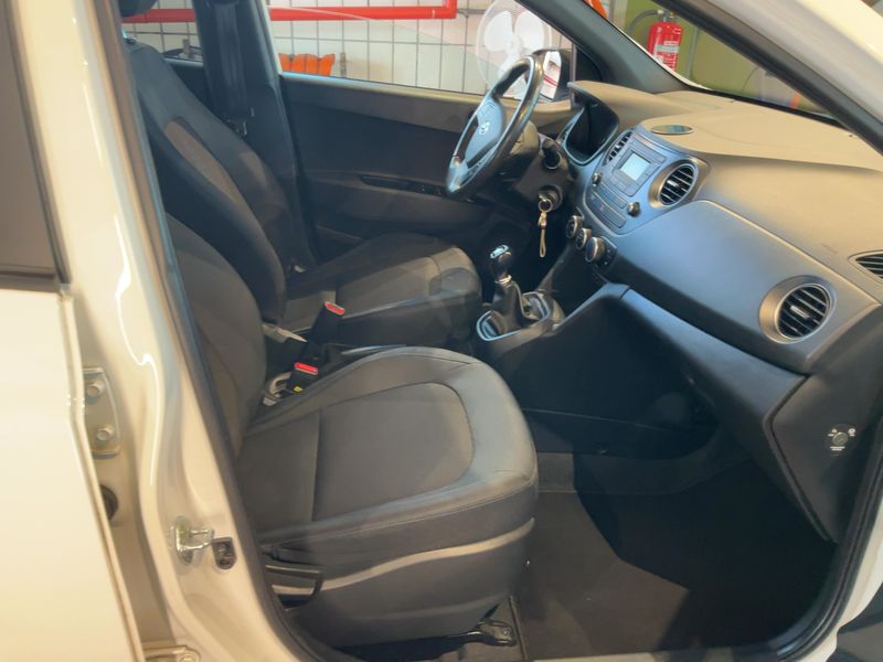 Hyundai i10 1.0 Passion — zdjęcie 11