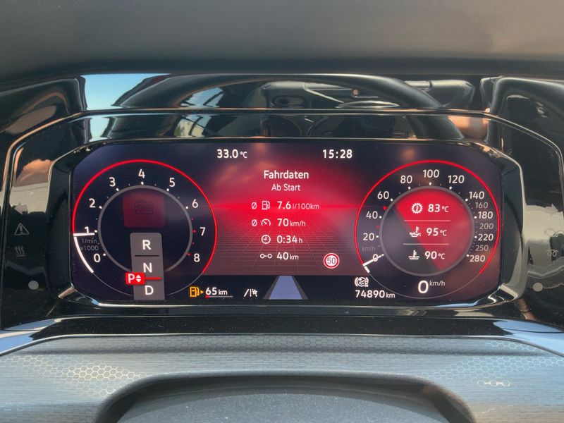 Volkswagen Golf VIII 2.0 TSI GTI — zdjęcie 13