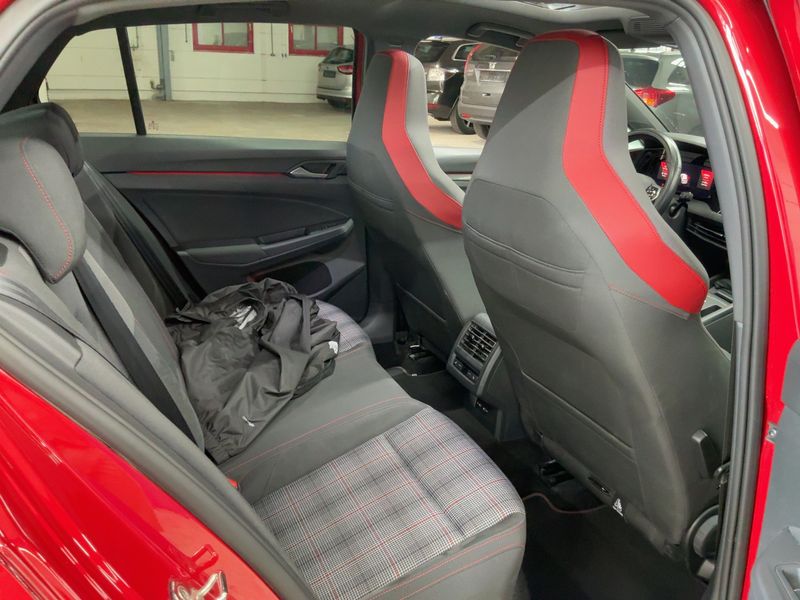 Volkswagen Golf VIII 2.0 TSI GTI — zdjęcie 14