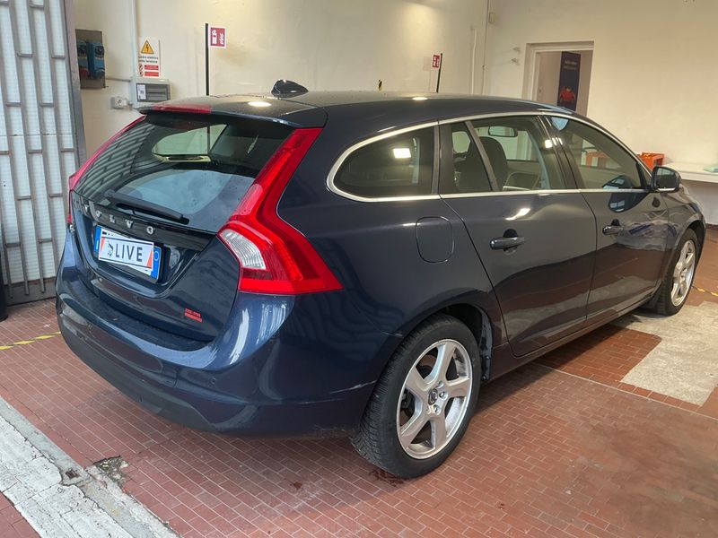 Volvo V60 2.0 D4 Momentum 2012 – снимка 2