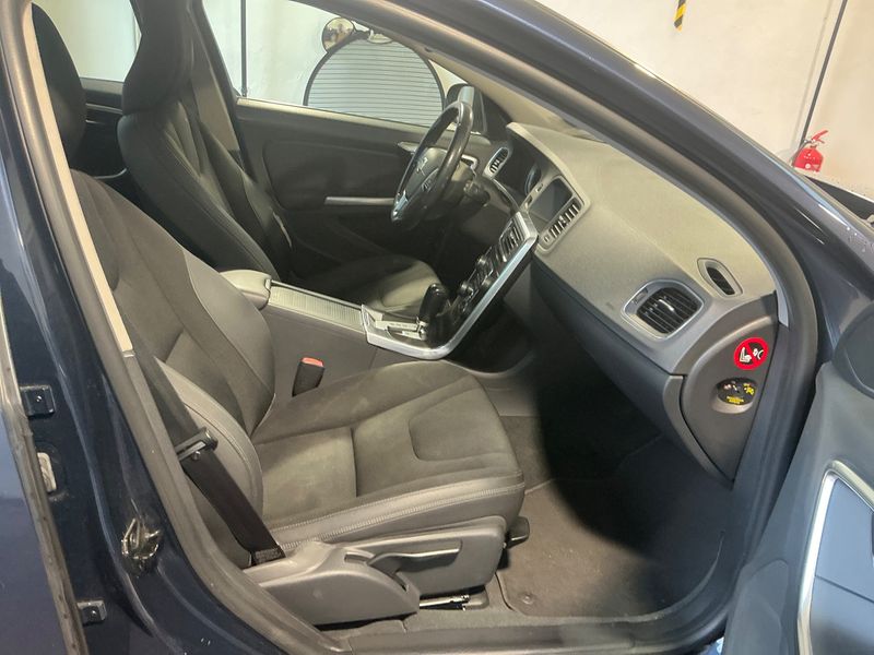 Volvo V60 2.0 D4 Momentum 2012 – снимка 3