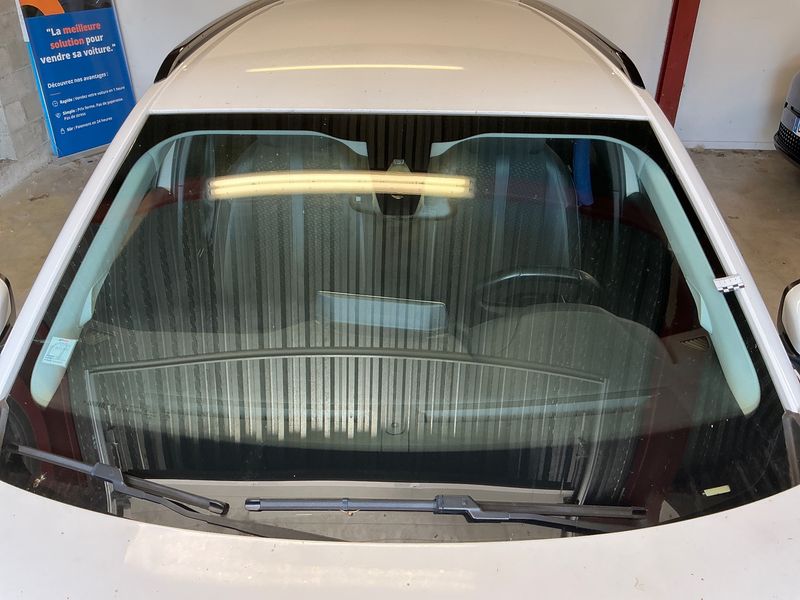 Peugeot 2008 1.2 PureTech Allure 2020 – снимка 22