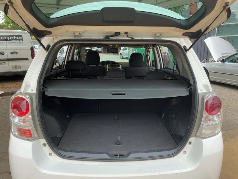 Toyota Verso 2.0 D-4D Basis 2013 – снимка 15
