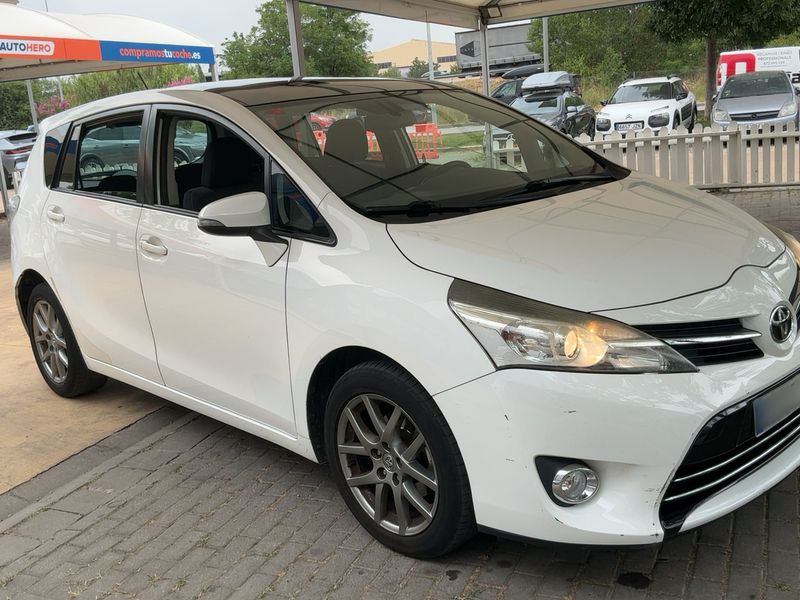 Toyota Verso 2.0 D-4D Basis 2013 – снимка 12