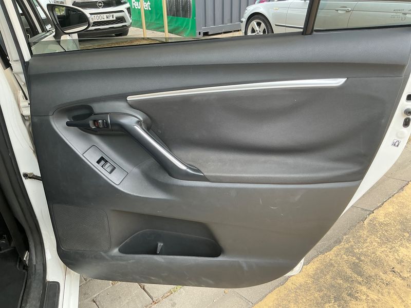 Toyota Verso 2.0 D-4D Basis 2013 – снимка 27