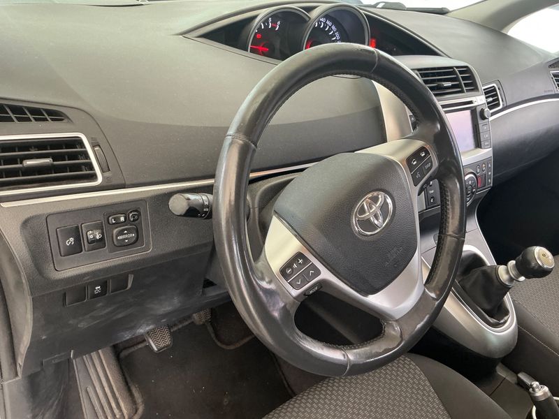 Toyota Verso 2.0 D-4D Basis 2013 – снимка 30