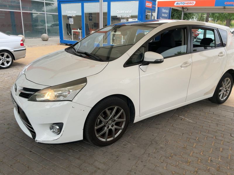 Toyota Verso 2.0 D-4D Basis 2013 – снимка 2