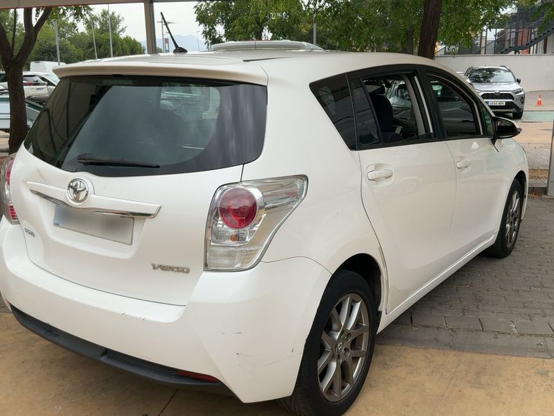 Toyota Verso 2.0 D-4D Basis 2013 – снимка 8