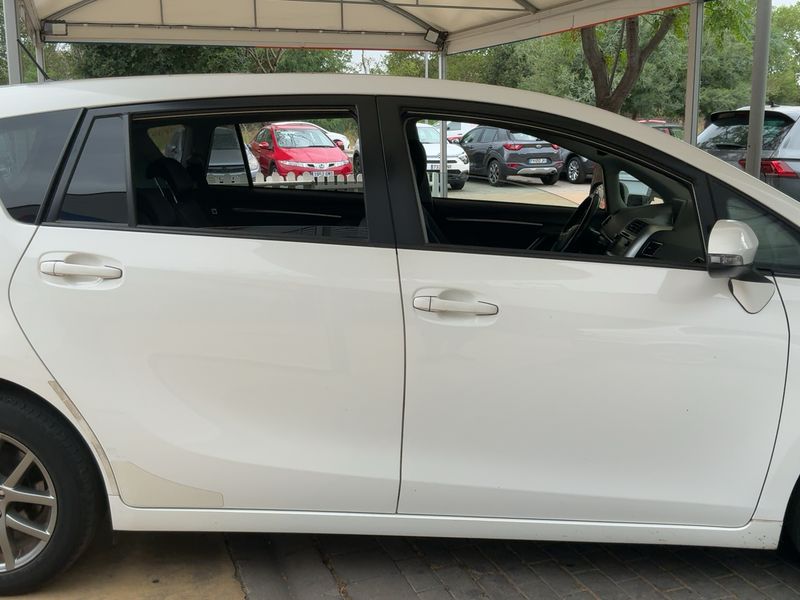 Toyota Verso 2.0 D-4D Basis 2013 – снимка 10
