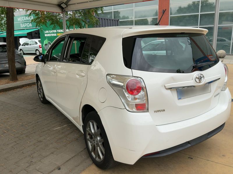 Toyota Verso 2.0 D-4D Basis 2013 – снимка 6