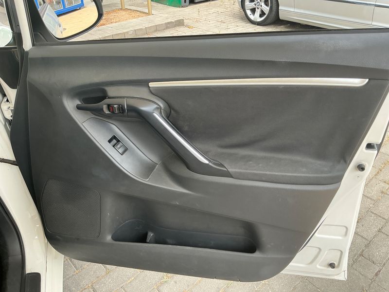 Toyota Verso 2.0 D-4D Basis 2013 – снимка 26