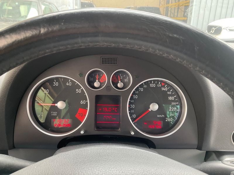 Audi TT 1.8 Turbo quattro Coupe — zdjęcie 13
