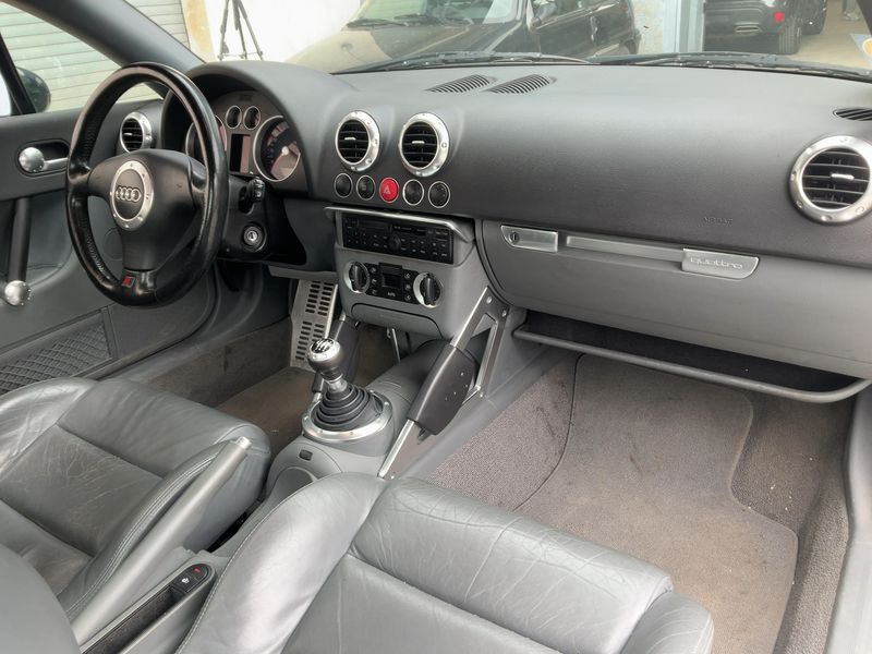 Audi TT 1.8 Turbo quattro Coupe — zdjęcie 12