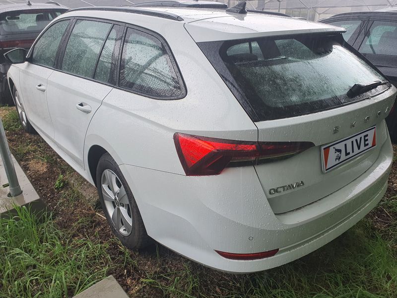 Skoda Octavia 2.0 TDI Executive — zdjęcie 3
