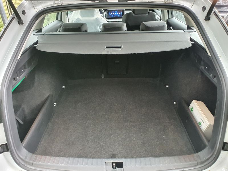 Skoda Octavia 2.0 TDI Executive — zdjęcie 9