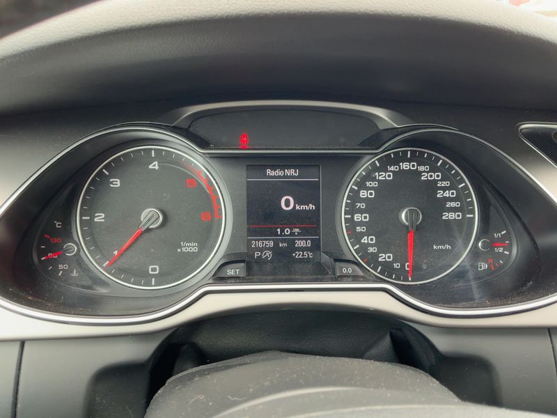 Audi A4 Allroad 2.0 TDI — zdjęcie 13