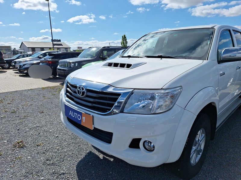 Toyota Hilux 3.0 Turbodiesel Double Cab Life 4x4 — zdjęcie 2