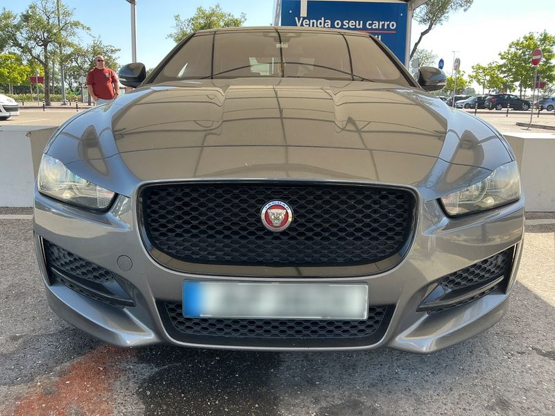 Jaguar XE 20d R-Sport — zdjęcie 9