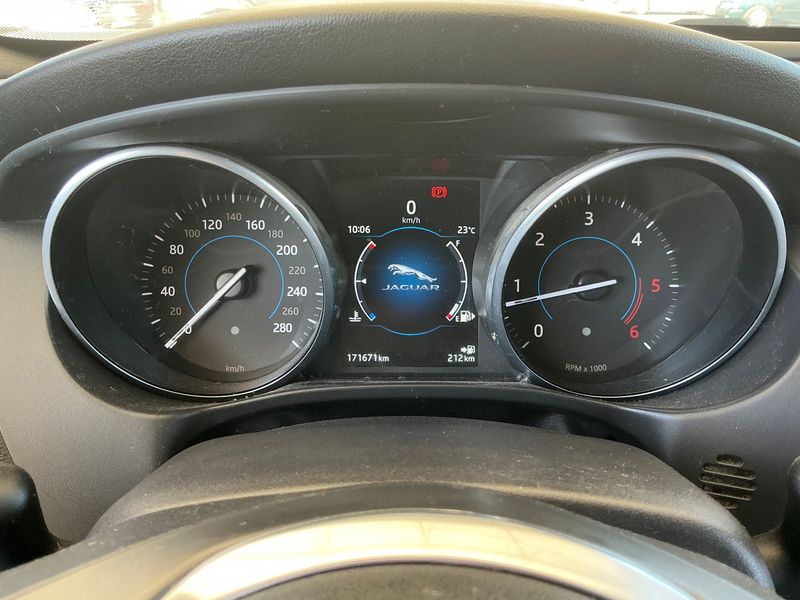 Jaguar XE 20d R-Sport — zdjęcie 13