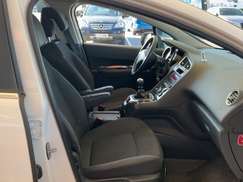 Peugeot 5008 1.6 Blue-HDi Active — zdjęcie 11