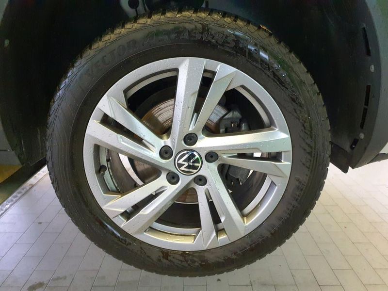 Volkswagen T-Roc 1.0 TSI R-Line — zdjęcie 24