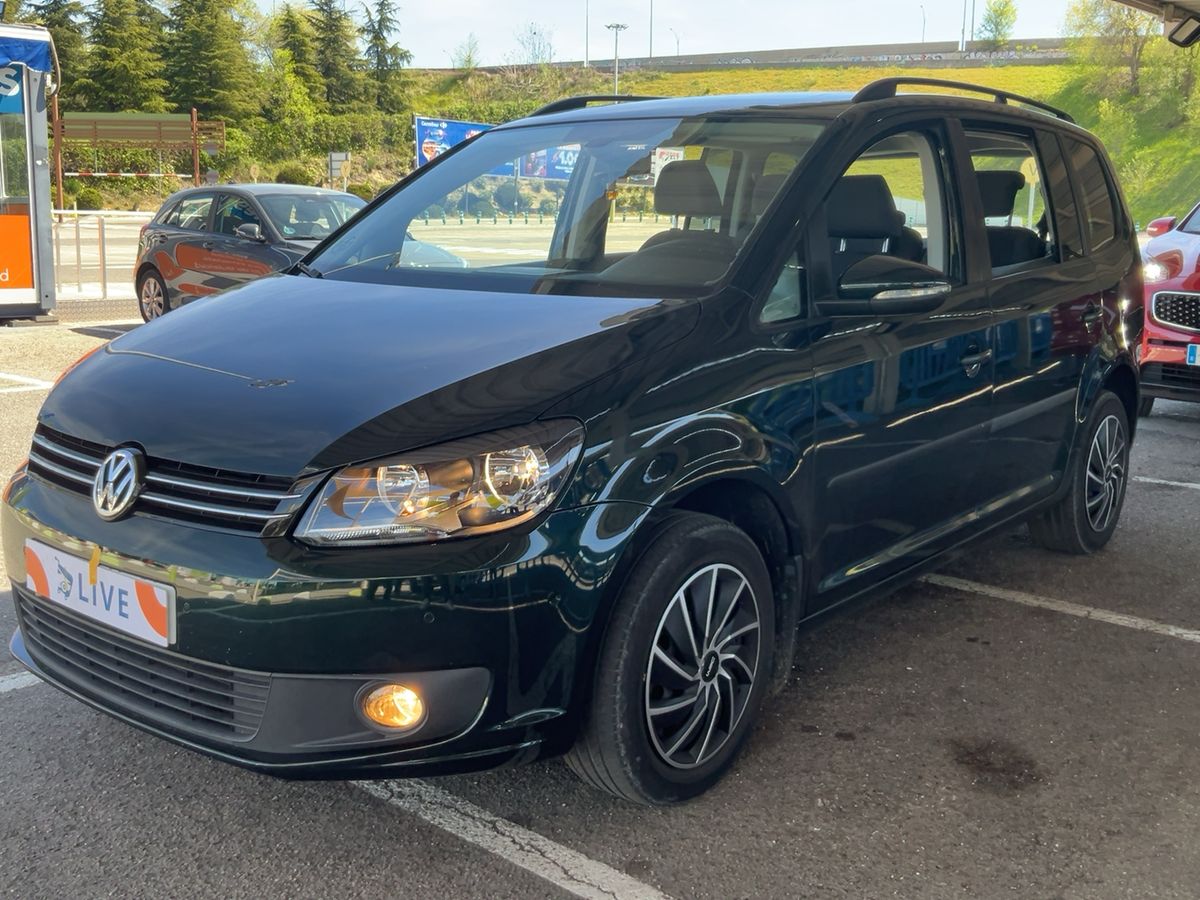 Volkswagen Touran 2015 — photo 1
