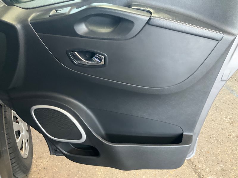 Opel Vivaro 1.6 CDTI Biturbo Tourer L2H1 2,7t 2018 – снимка 21