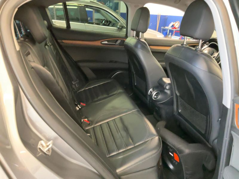 Alfa Romeo Stelvio 2.0 Turbo First Edition — zdjęcie 14