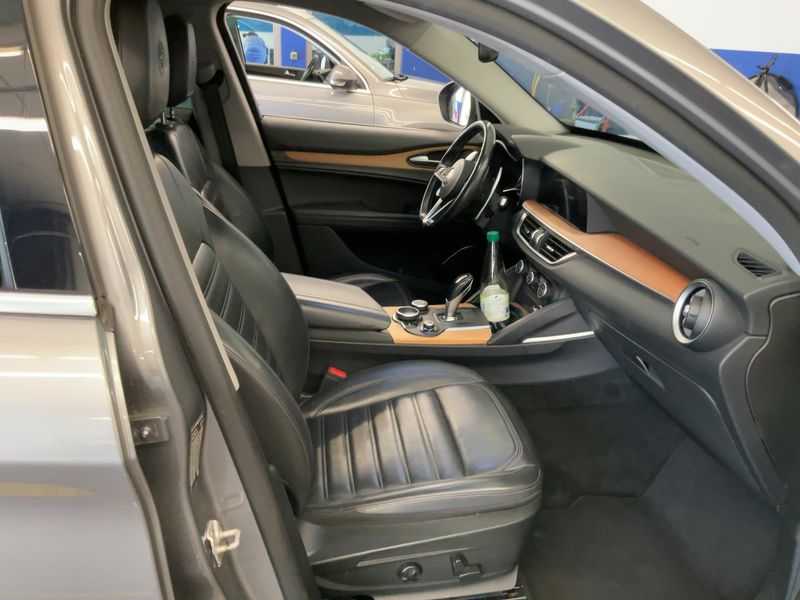 Alfa Romeo Stelvio 2.0 Turbo First Edition — zdjęcie 11
