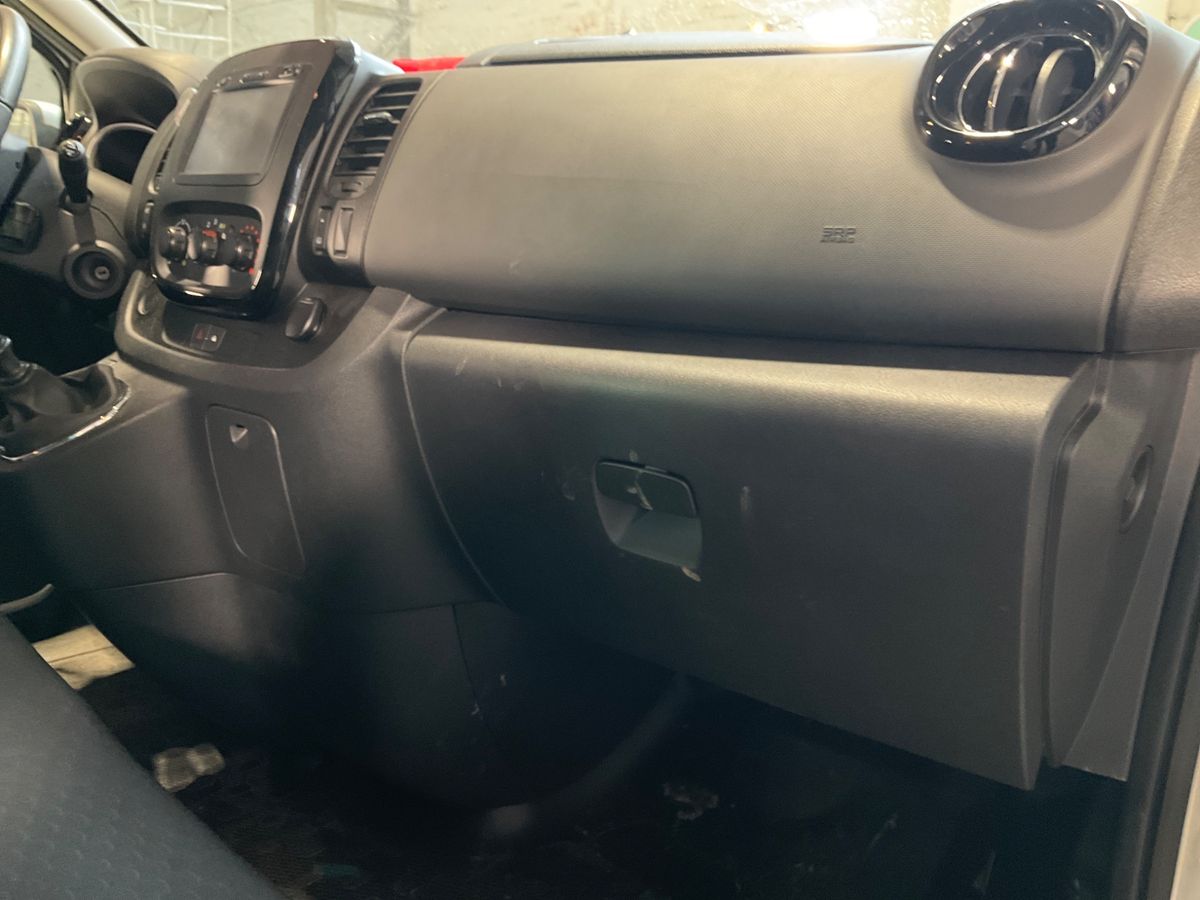 Opel Vivaro 2017 — photo 36