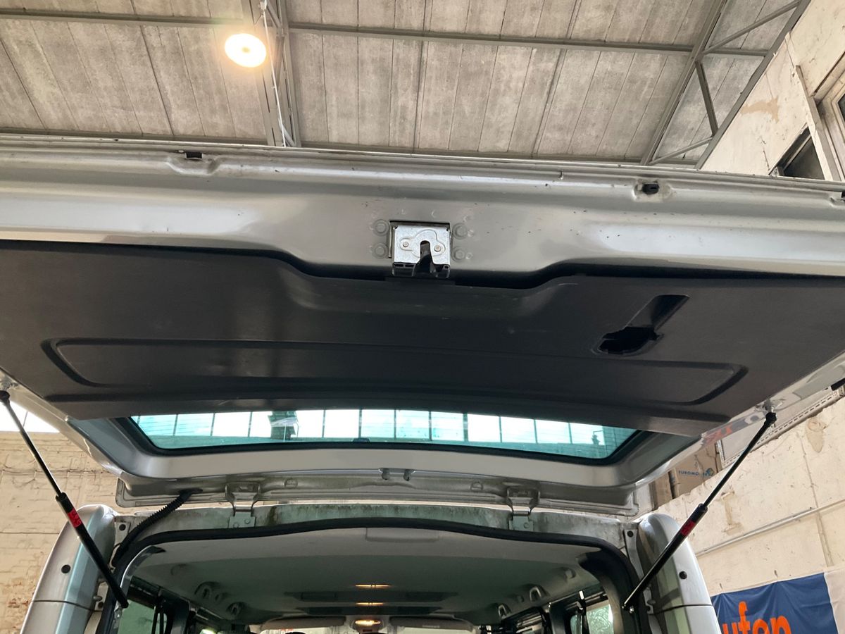 Opel Vivaro 2017 — photo 40