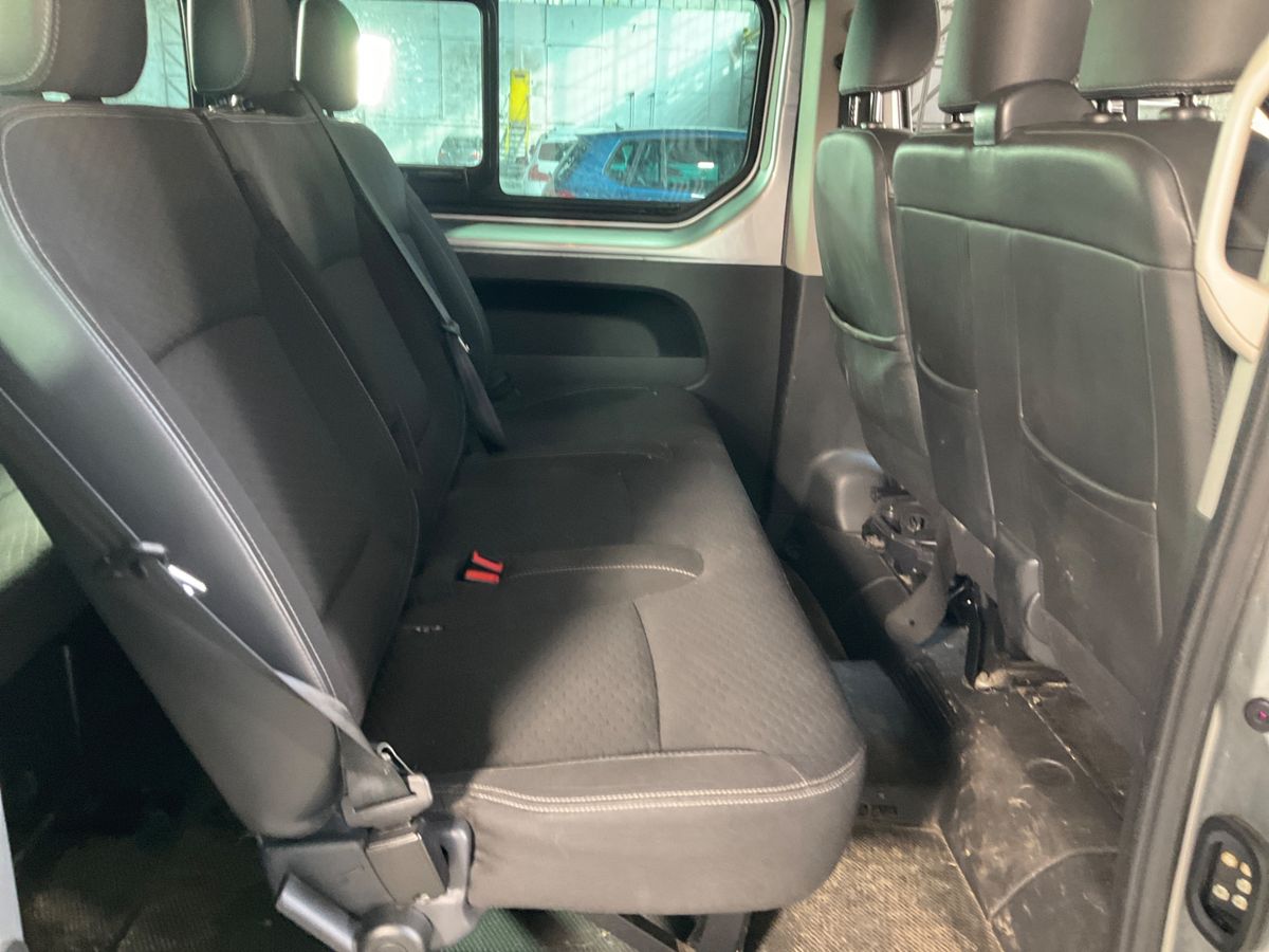 Opel Vivaro 2017 — photo 35