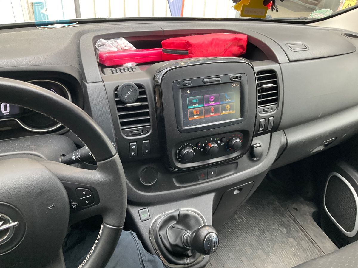 Opel Vivaro 2017 — photo 19