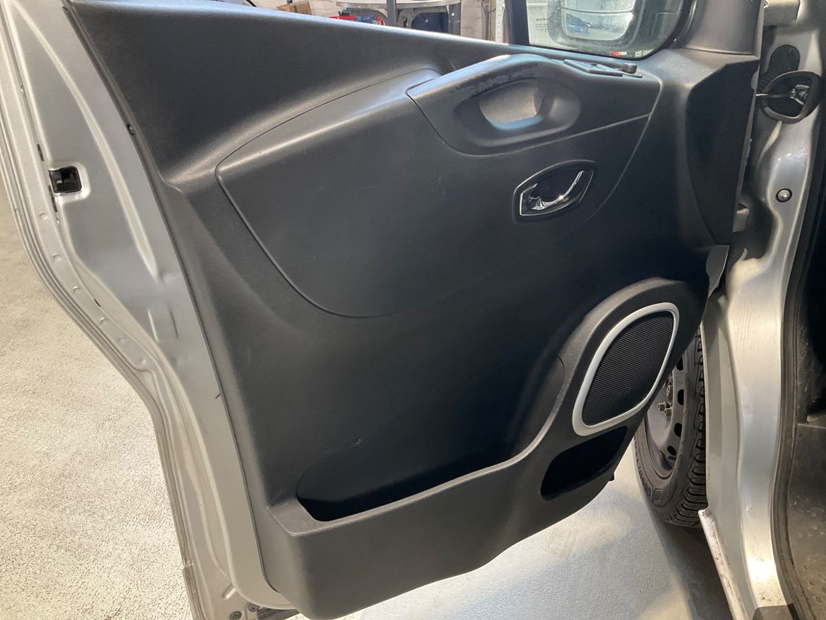 Opel Vivaro 2017 — photo 34