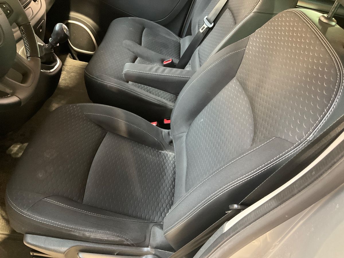Opel Vivaro 2017 — photo 38