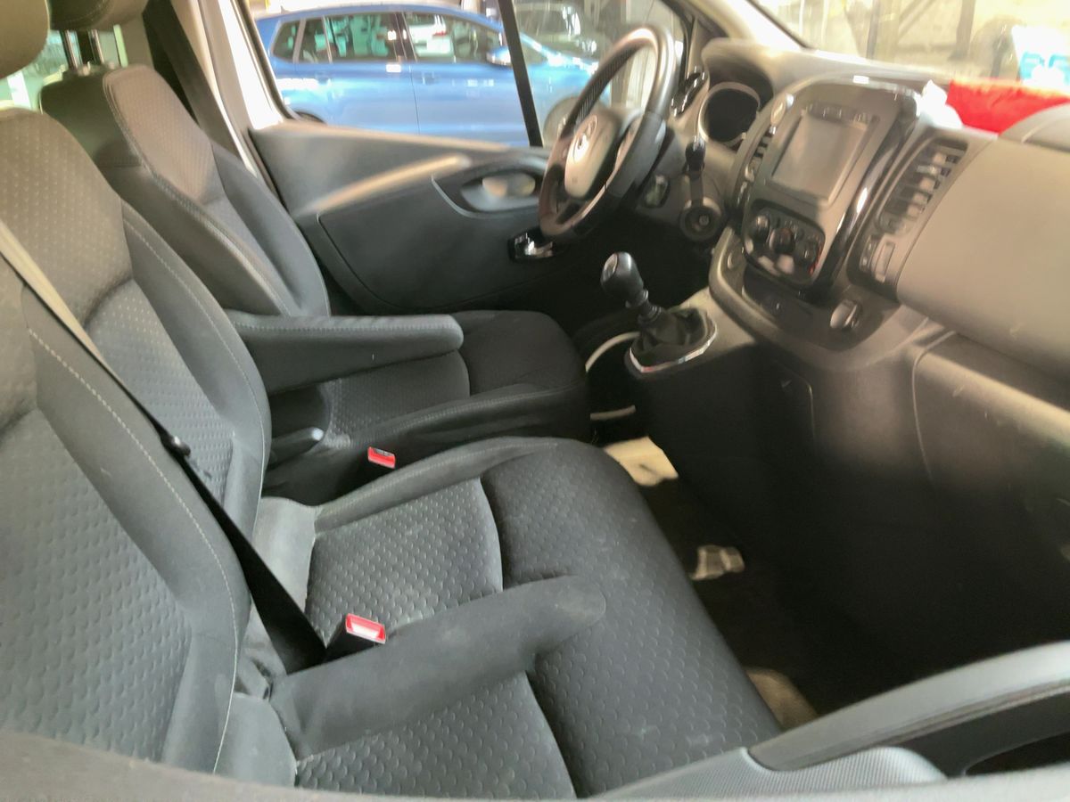 Opel Vivaro 2017 — photo 18