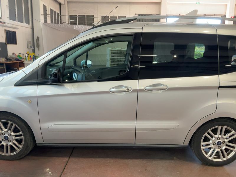 Ford Tourneo 1.6 TDCi Titanium — zdjęcie 4