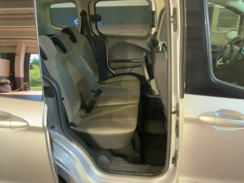 Ford Tourneo 1.6 TDCi Titanium — zdjęcie 14
