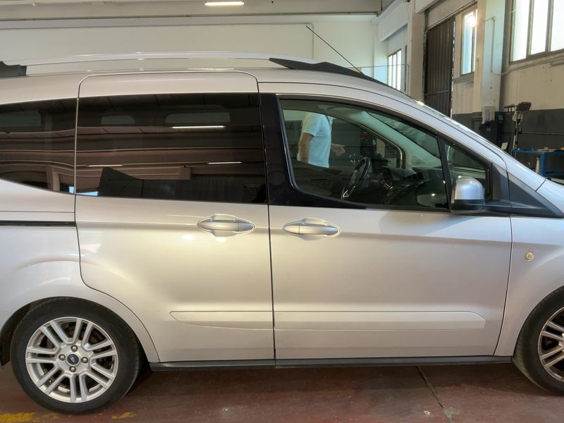 Ford Tourneo 1.6 TDCi Titanium — zdjęcie 7