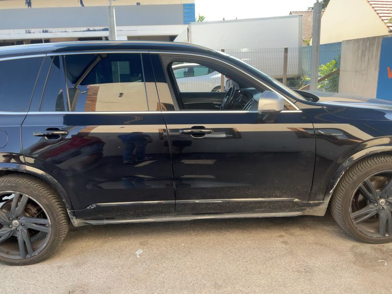 Volvo XC90 2.0 D5 R-Design AWD — zdjęcie 7