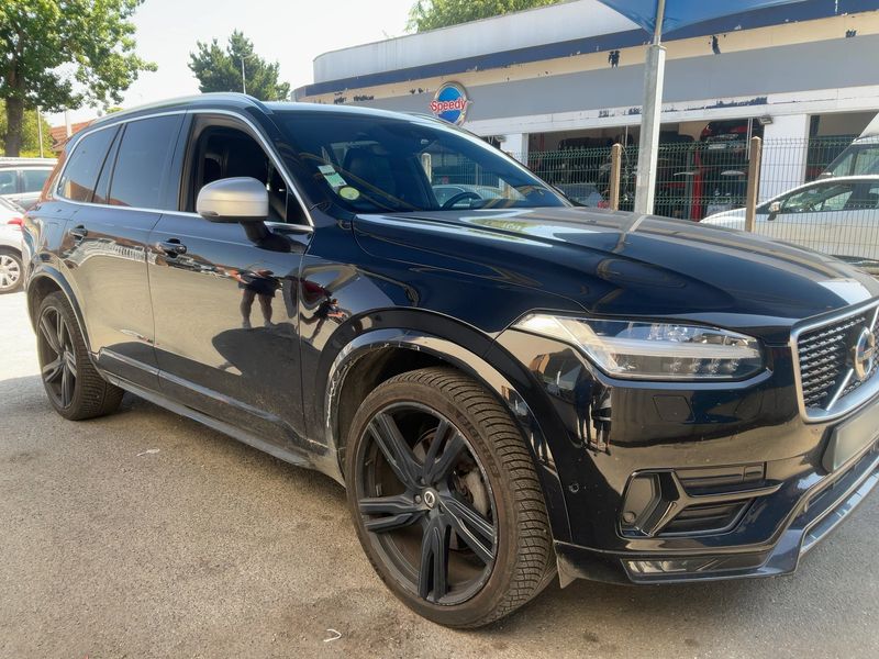 Volvo XC90 2.0 D5 R-Design AWD — zdjęcie 8
