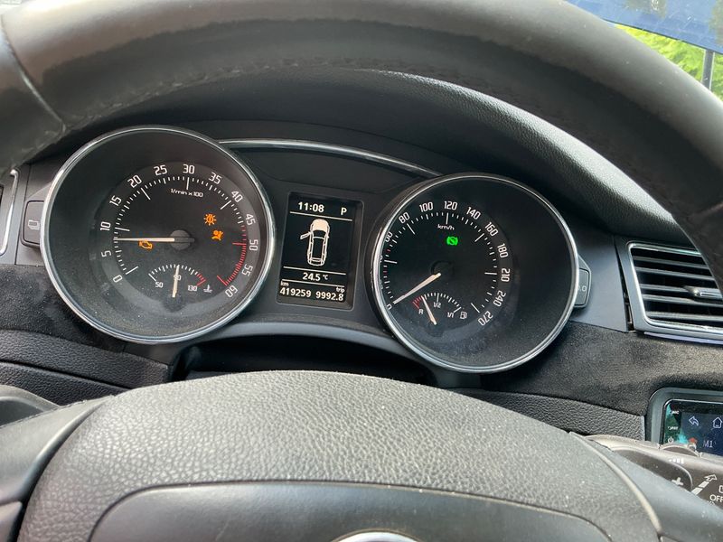 Skoda Superb 2.0 TDI Elegance — zdjęcie 4