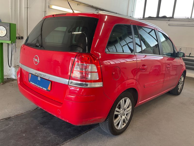 Opel Zafira 1.8 Innovation "110 Jahre" — zdjęcie 2