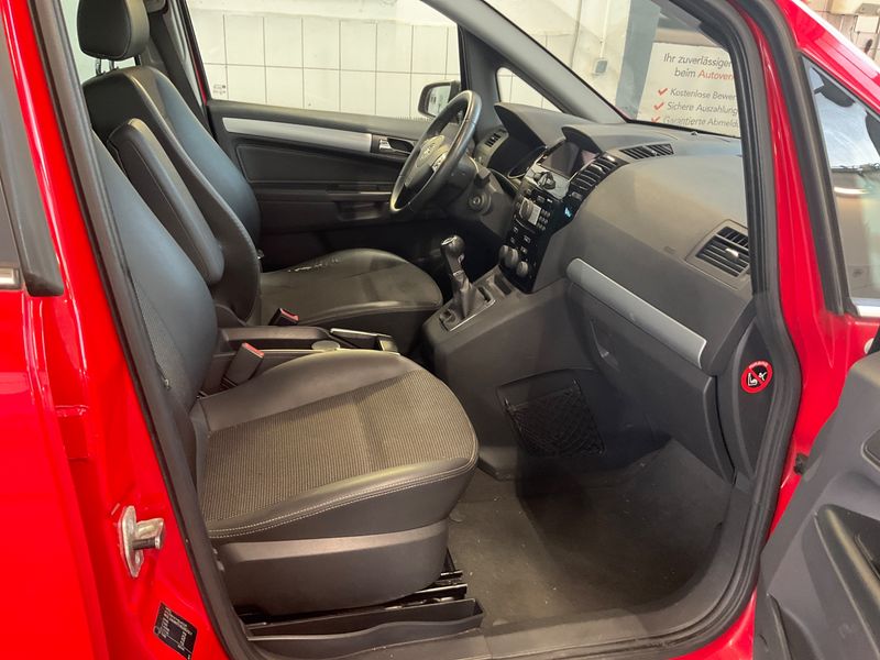 Opel Zafira 1.8 Innovation "110 Jahre" — zdjęcie 3