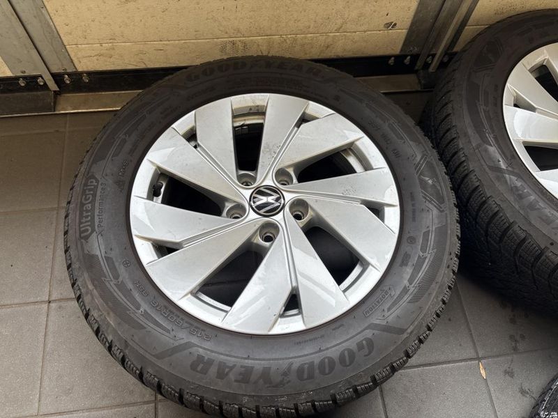 Volkswagen Passat 1.5 eTSI Business — zdjęcie 32