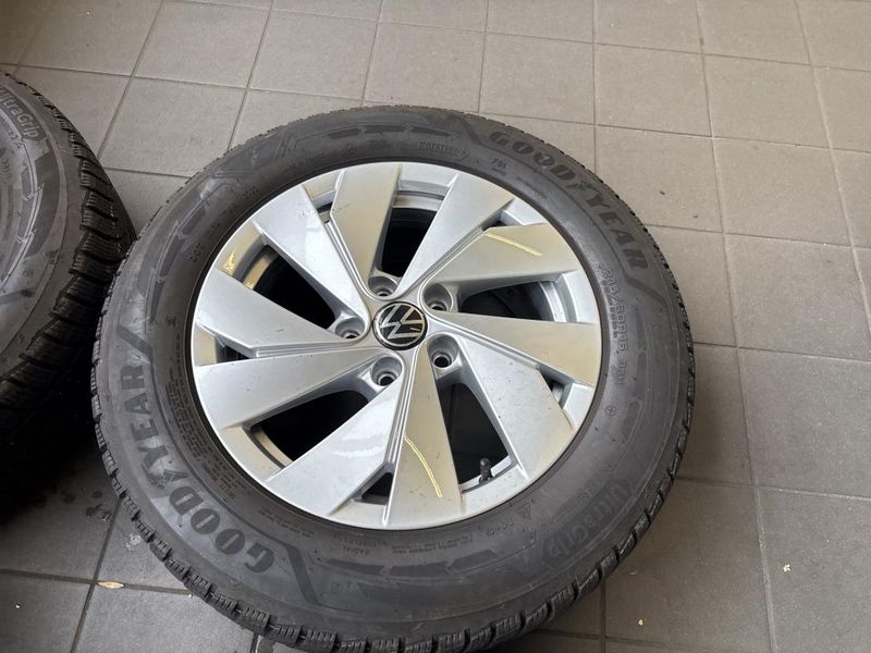 Volkswagen Passat 1.5 eTSI Business — zdjęcie 33