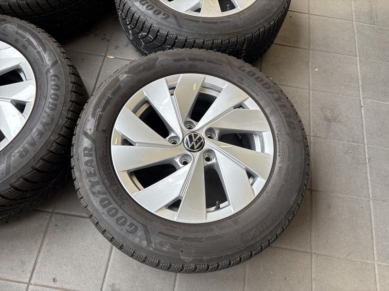 Volkswagen Passat 1.5 eTSI Business — zdjęcie 34