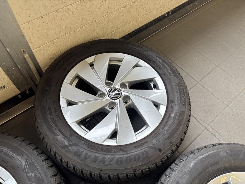 Volkswagen Passat 1.5 eTSI Business — zdjęcie 31