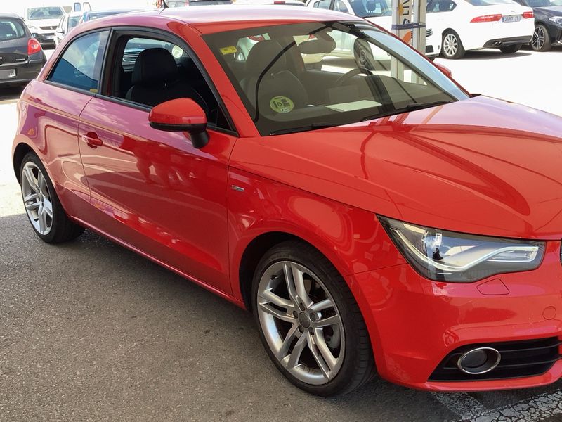 Audi A1 1.6 TDI Ambition — zdjęcie 8